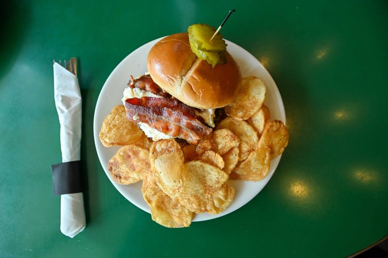 Bucketheads Sports Bar & Grill