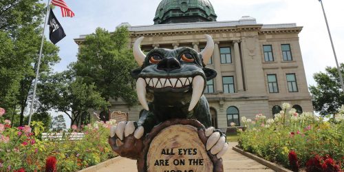 Hodag statue in front of Oneida Courthouse