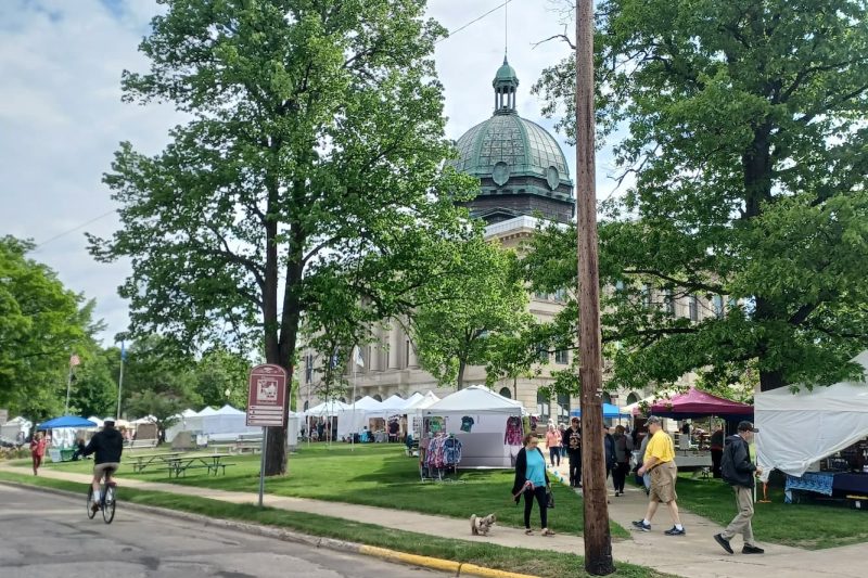 Art Fair | Picture of Art Fair on the Courthouse Lawn