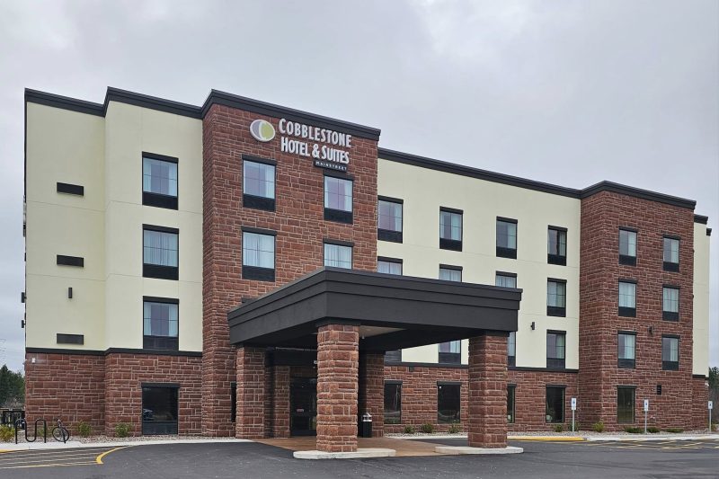 Cobblestone Hotel & Suites